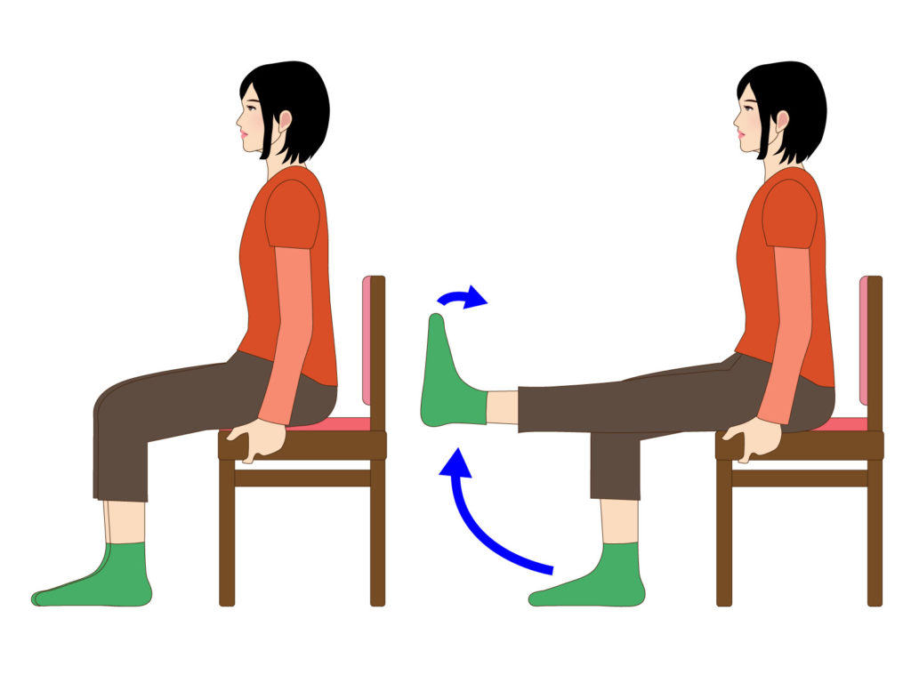 椅子で運動する女性